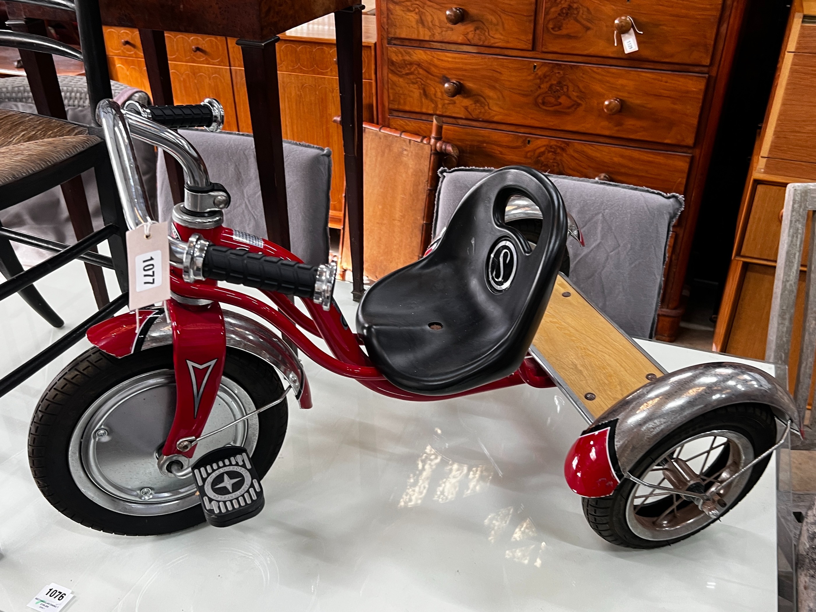 A Schwinn child's tricycle, length 86cm